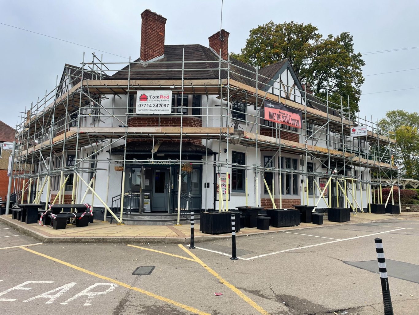 Commercial Scaffolding to the Whitehills Pub in Northampton Commercial Scaffolding to the Whitehills Pub in Northampton
