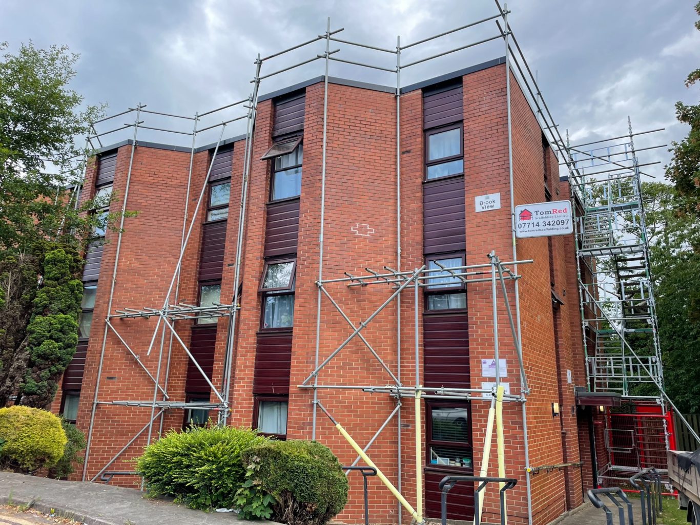 Edge protection scaffolding in Northampton Edge protection scaffolding in Northampton